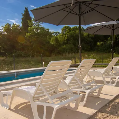 Ese, A Relaxing Pool Near The Sea