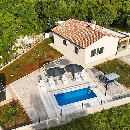 펜션 Ese, A Relaxing Pool Near The Sea Nedeščina
